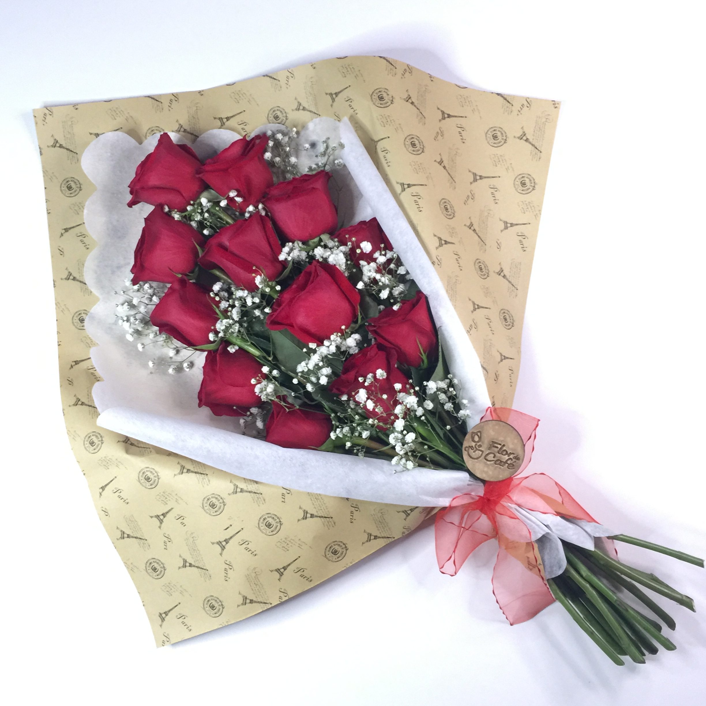 Bouquet Clásico de 12 Rosas Rojas Un gesto atemporal para decir «te amo» IMG 6582 rotated