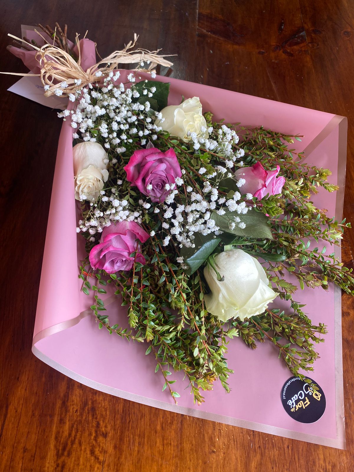 Bouquet 6 Rosas Importadas Imagen de WhatsApp 2023 12 11 a las 22.41.30 b2e0ff96
