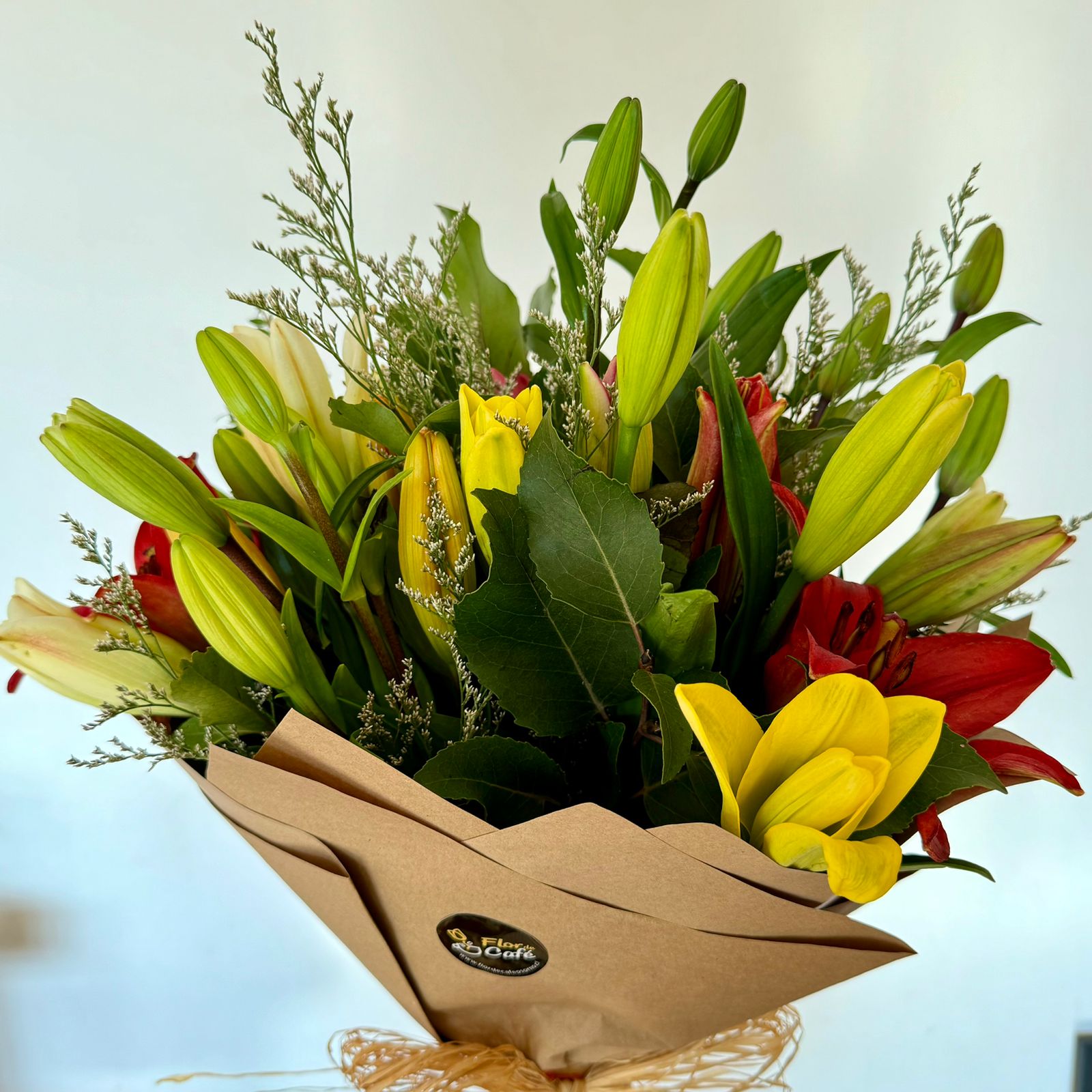 Ramo de 10 Liliums Colores Mixtos | Flor de Café WhatsApp Image 2024 09 30 at 16.01.49 1