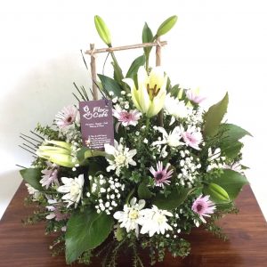 Fantasía Canastilla Condolencias 2 – Flores Mixtas | Flor de Café IMG E25781