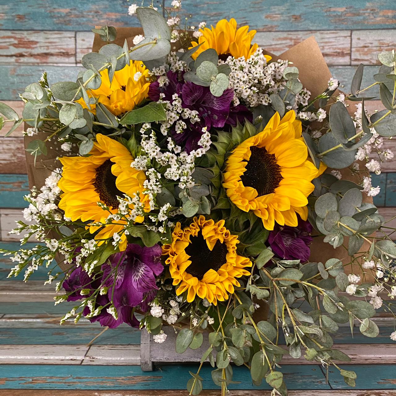 Ramo de 5 Girasoles | Flor de Café WhatsApp Image 2021 03 23 at 15.03.22