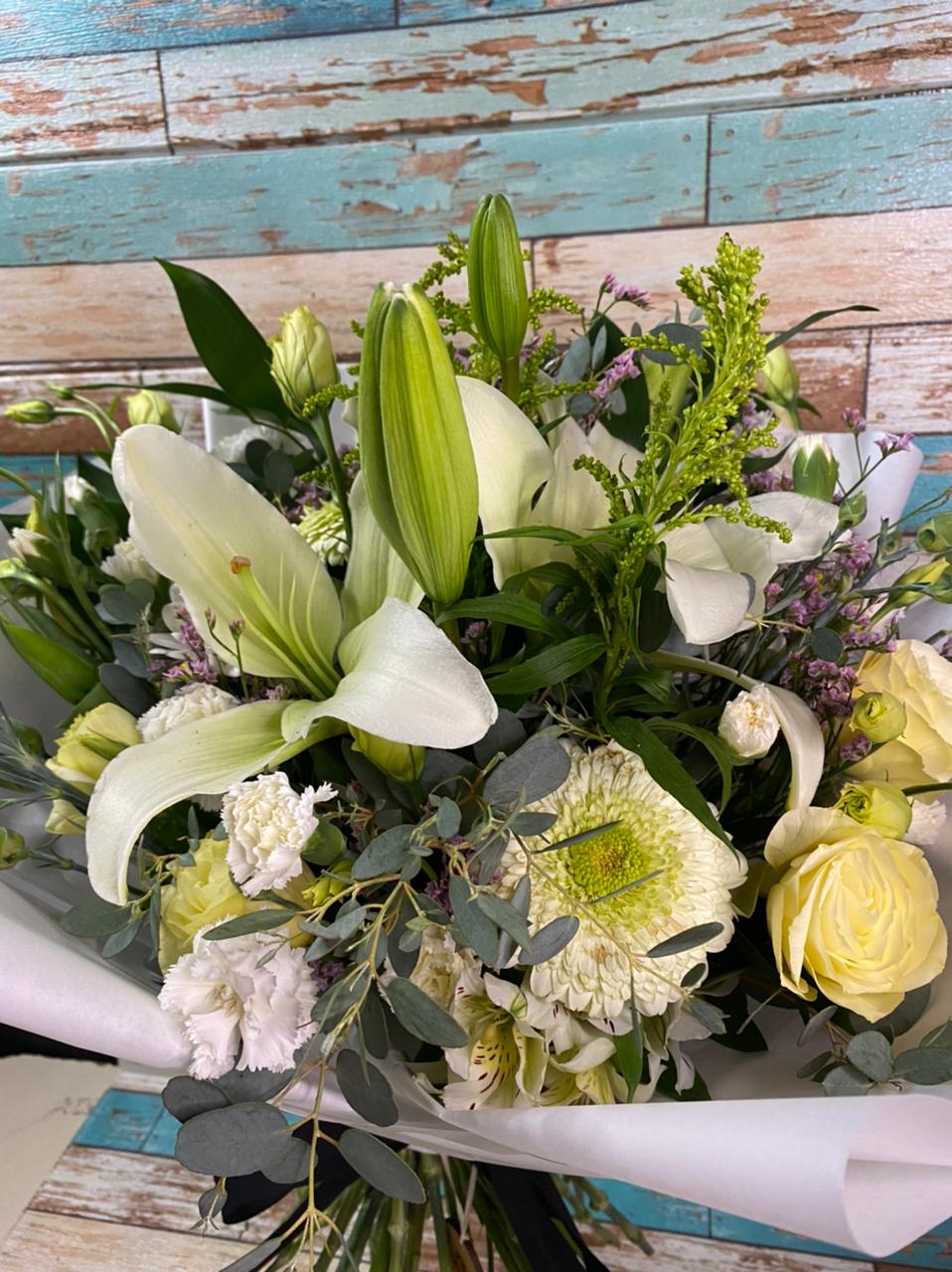 Ramo de Condolencias – Flores Mixtas | Flor de Café WhatsApp Image 2021 03 31 at 17.32.24 1
