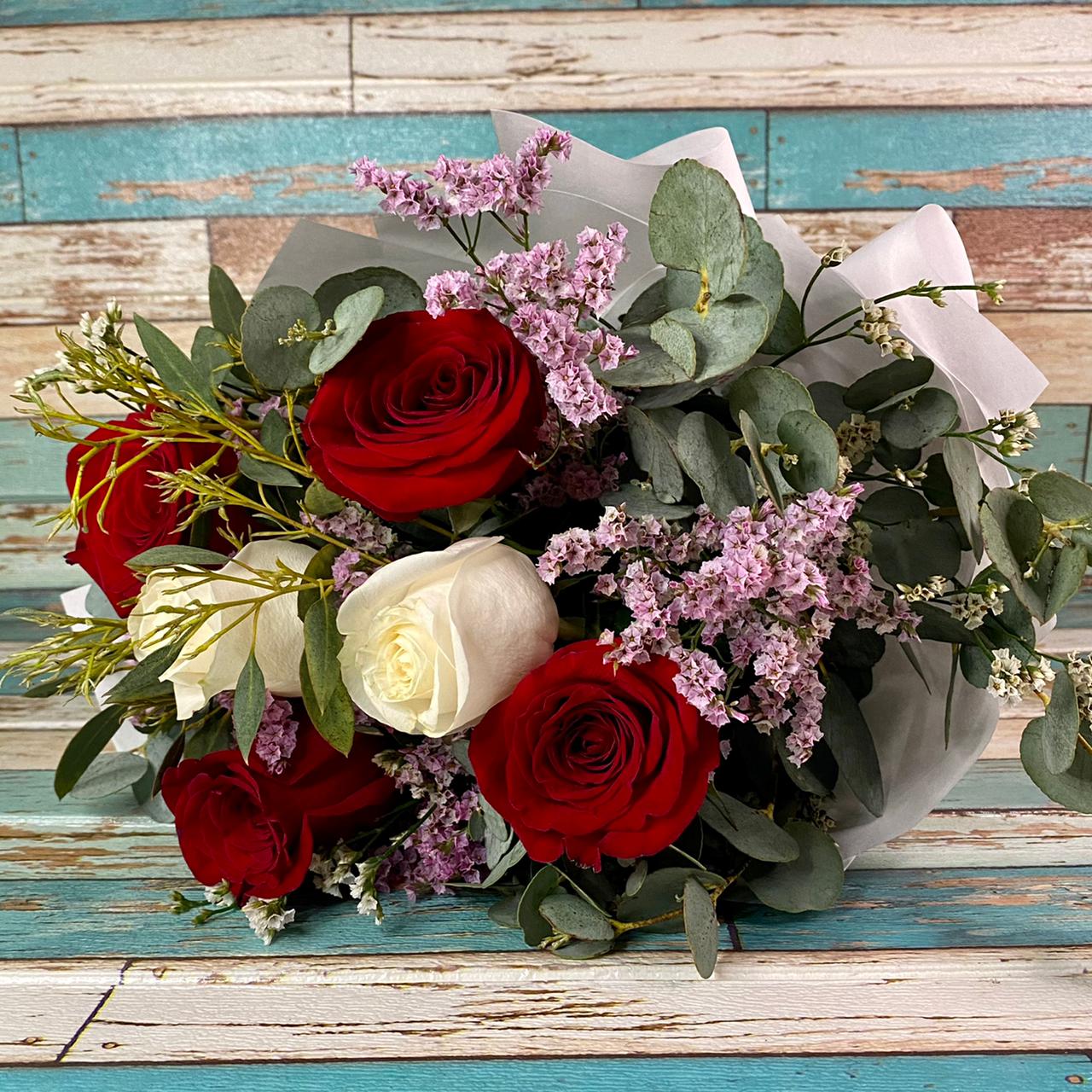 Ramo de 6 Rosas Rojas | Flor de Café WhatsApp Image 2021 04 21 at 15.22.16