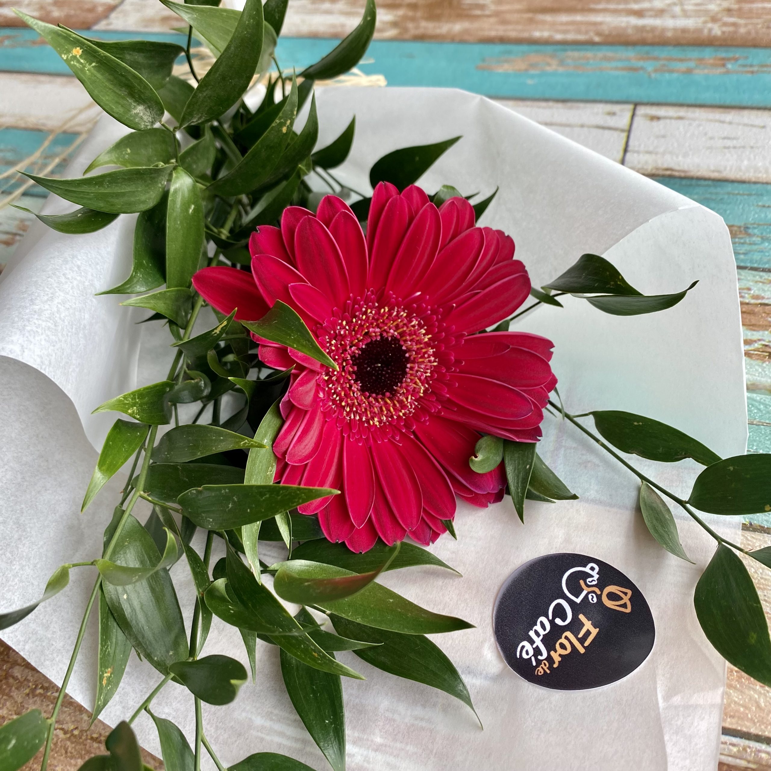 1 Gerbera + Chocolatería 150grs IMG E3282 scaled