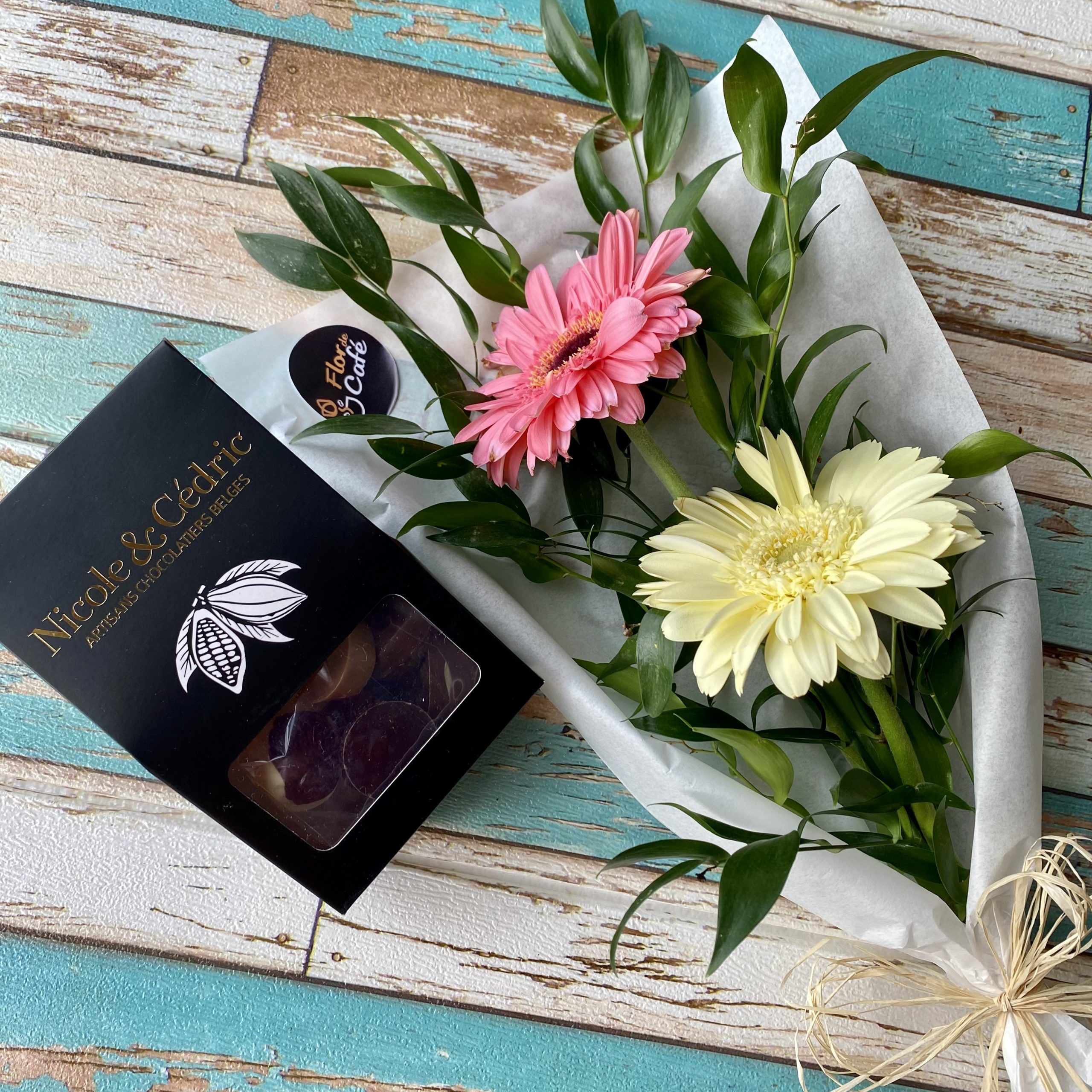 2 Gerbera + Chocolatería 150 grs IMG E3286 scaled
