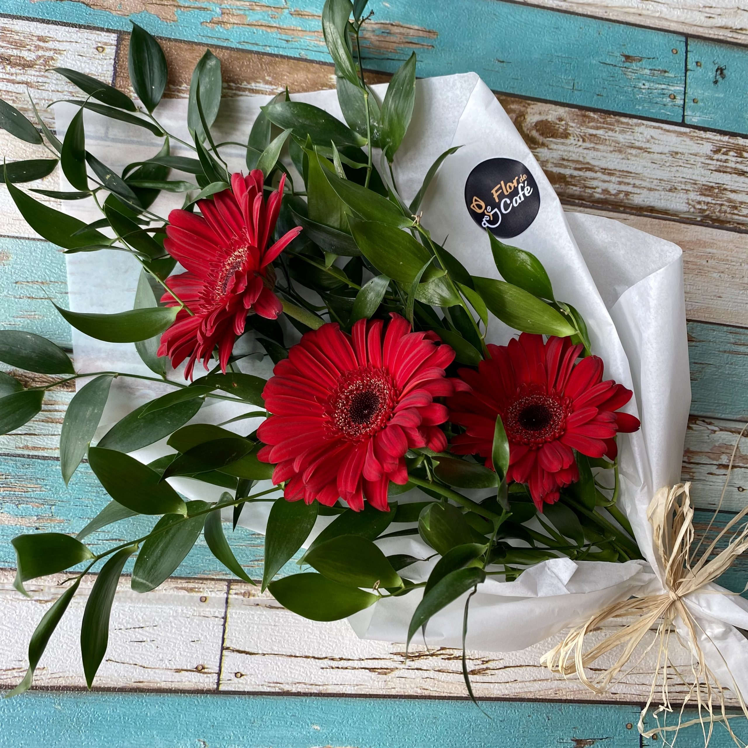 Ramo 3 Gerberas Color, frescura y ternura en un solo gesto – Solo retiro en tienda IMG E3287 scaled