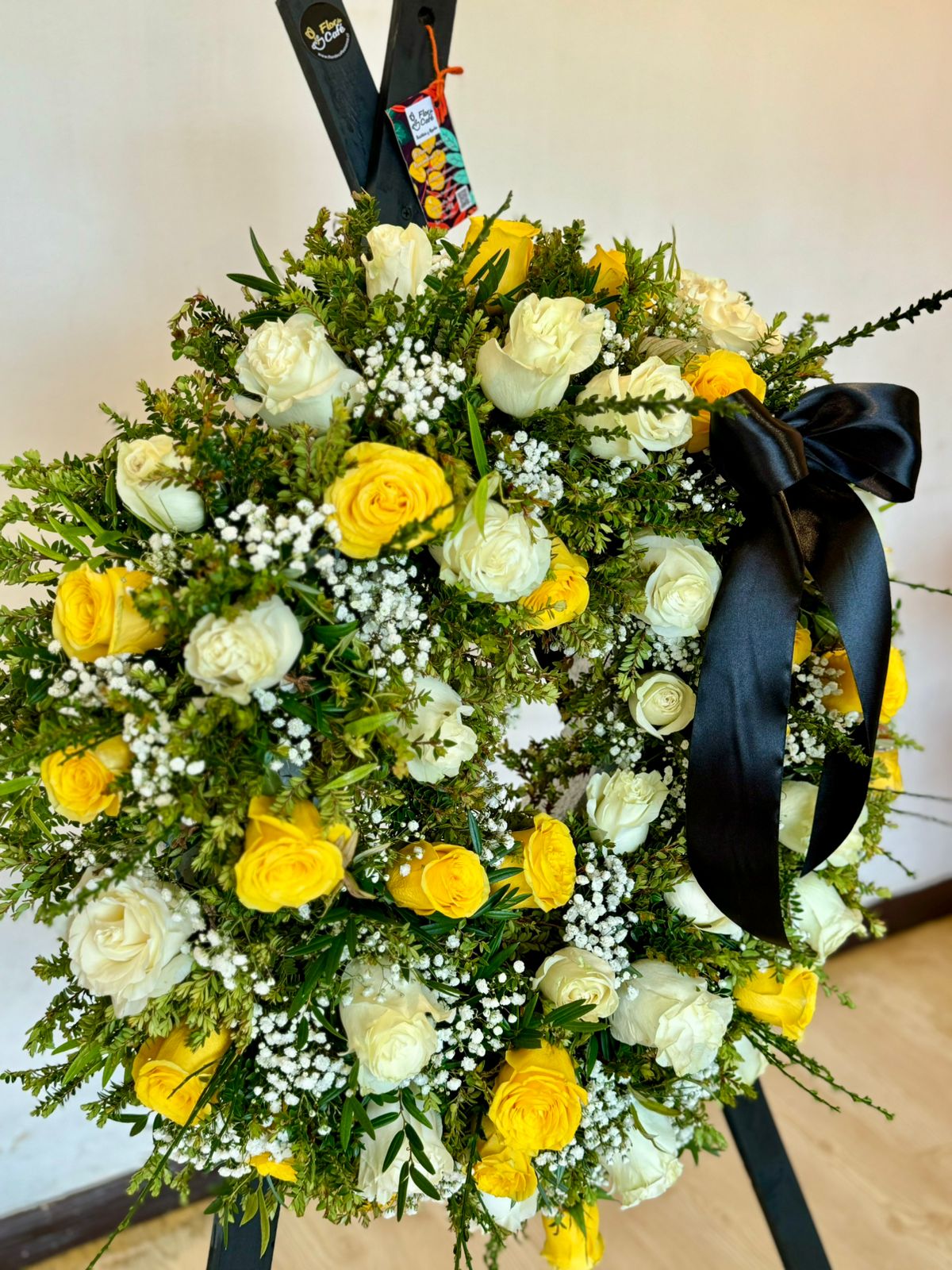 Corona Condolencias 50 rosas importadas (SIN ATRIL) WhatsApp Image 2024 11 14 at 18.31.22 1