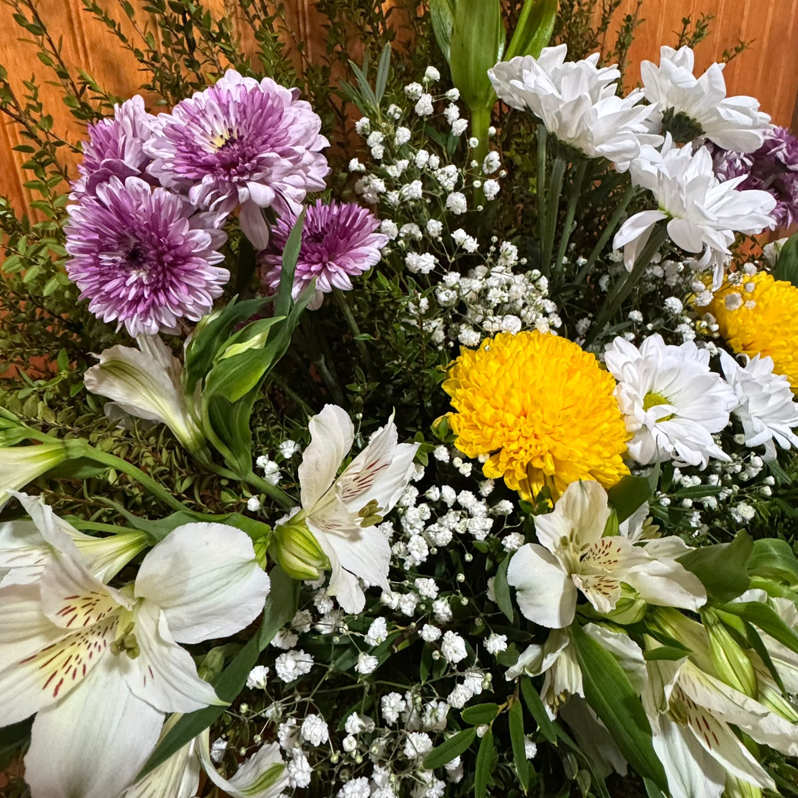Pie de Urna de Condolencias 1 – Flores Mixtas | Flor de Café PIEDEURNA12