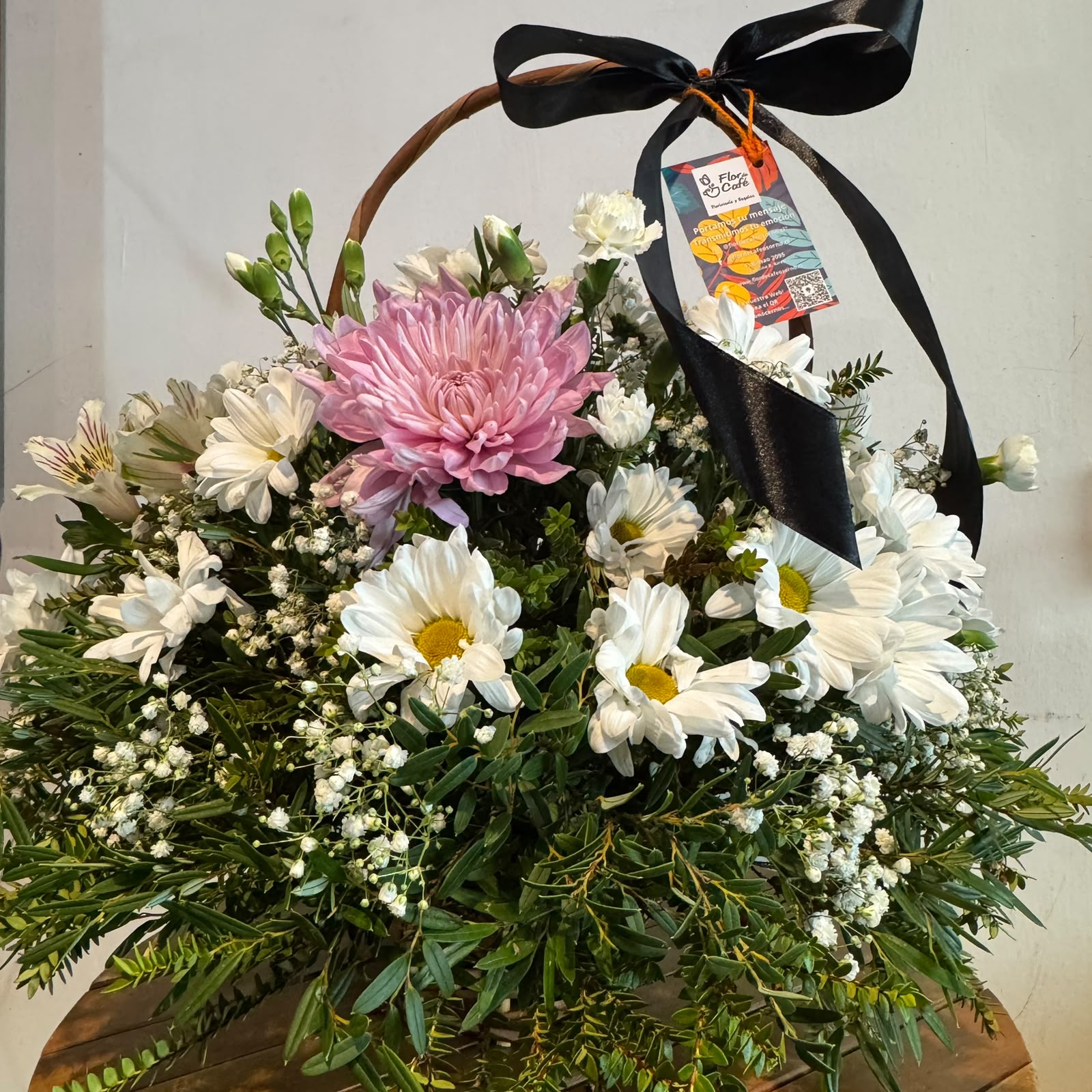 Canastillo Mixto Floral 1 | Flor de Café – Condolencias Canastillo Mixto Floral 1 | Flor de Café – Condolencias - Imagen 2